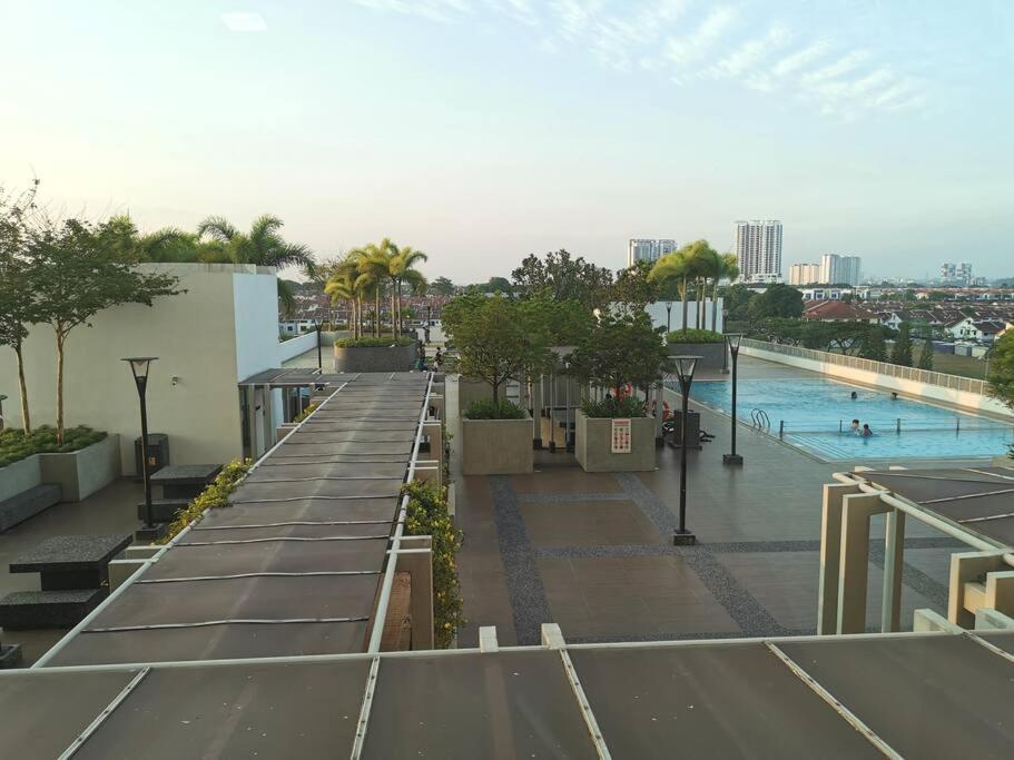 Forest In The Sky 3br 8pax Netflix!! High Floor By Johor Bahru