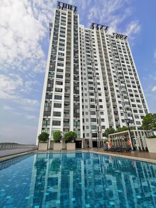 Pangsapuri Forest In The Sky 3br 8pax Netflix!! High Floor By Johor Bahru