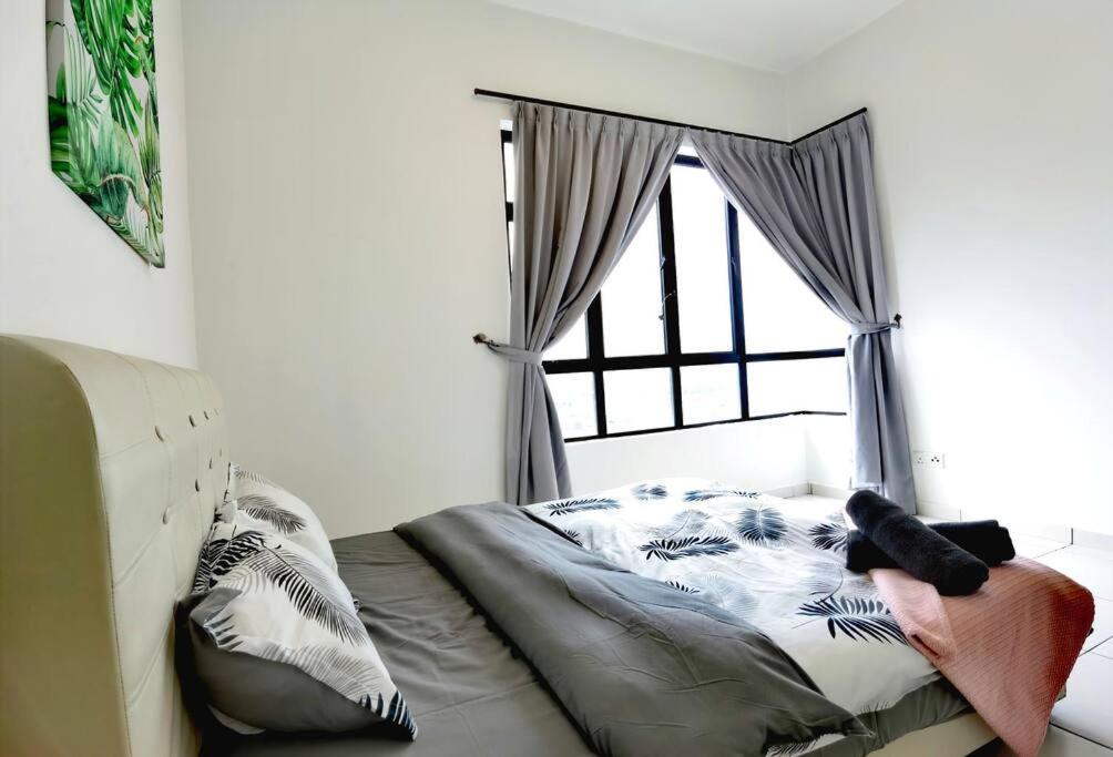 Forest In The Sky 3br 8pax Netflix!! High Floor By * Johor Bahru